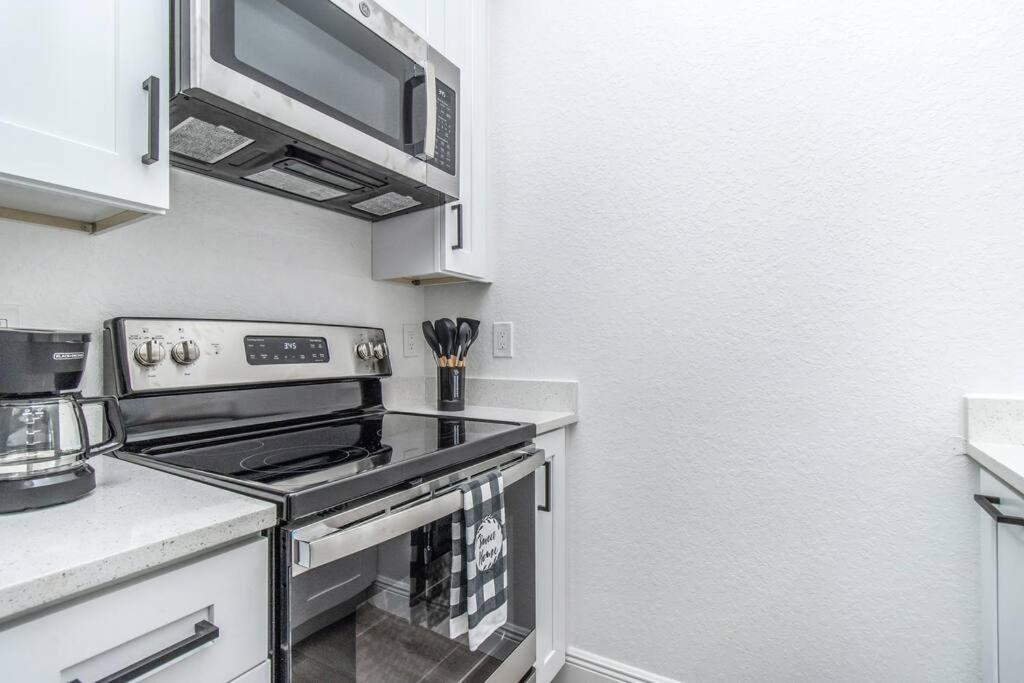 2Br Spacious House In Heart Of West 탬파 외부 사진