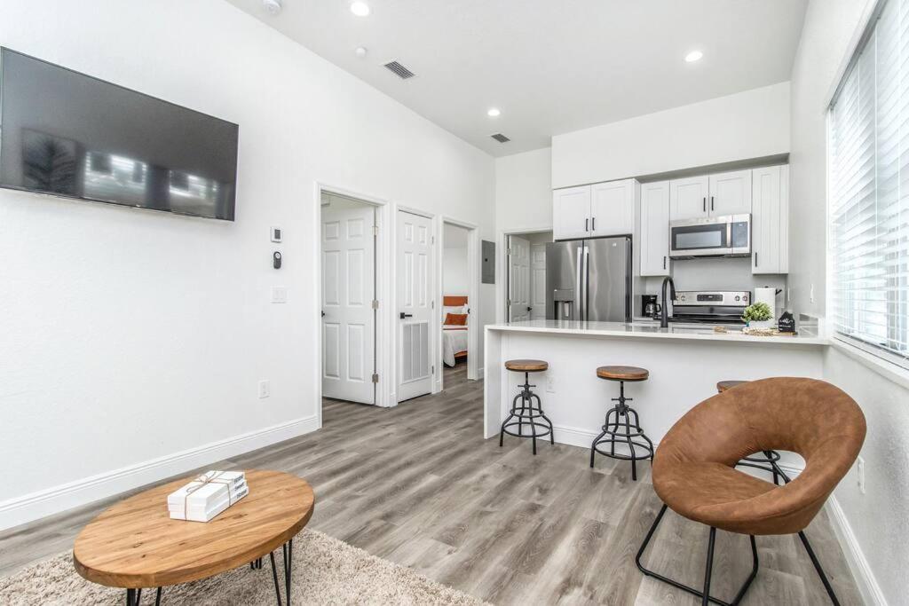2Br Spacious House In Heart Of West 탬파 외부 사진